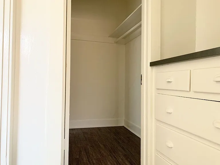 563 N Heliotrope Dr — Photo 5