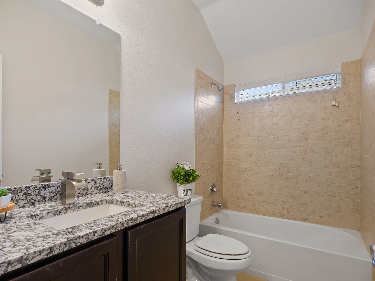 3 bed, 1688 sqft, $1,850 — Photo 3