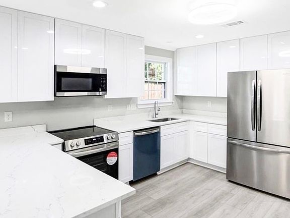 4th image of 724 Thayer St