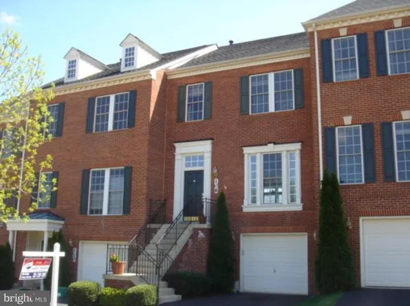 106 Summer Walk Dr, Gaithersburg, MD 20878