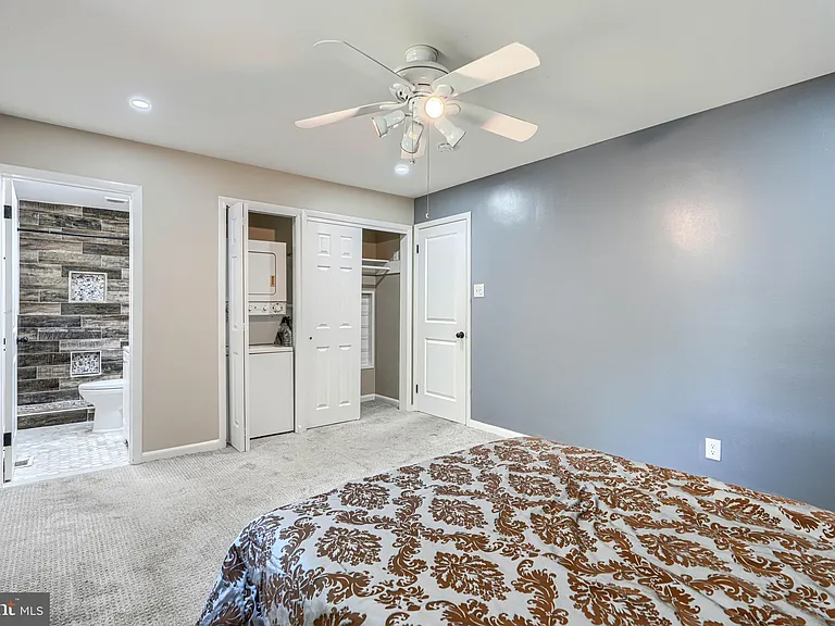 520 White Oak Dr — Photo 17