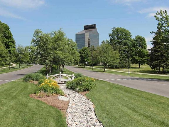 2nd image of 5047 Valleyway Dr #11