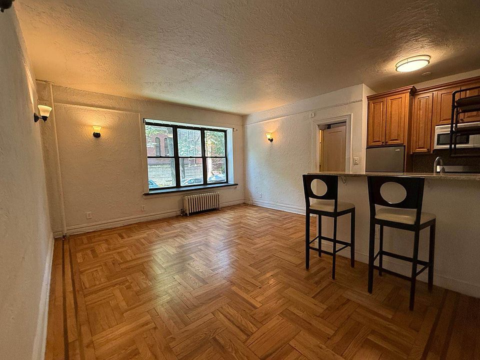 1st image of 425 14th St APT A8