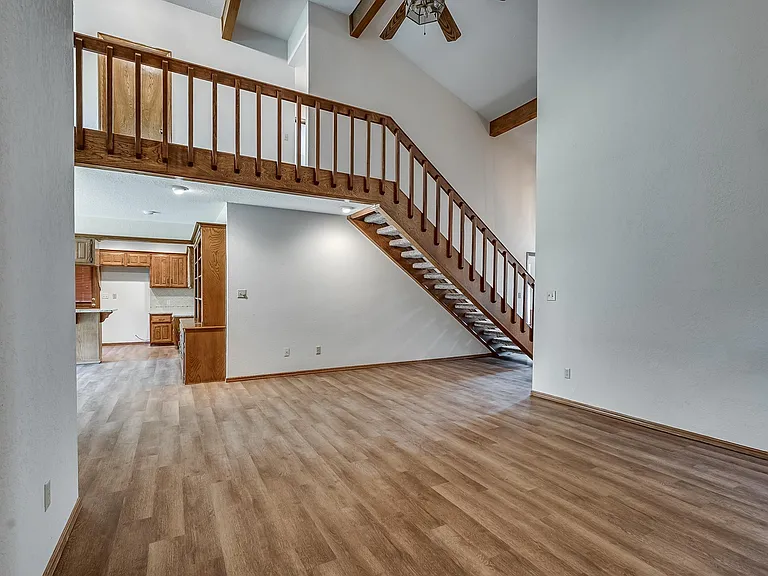 1111 Robin Hood Ln — Photo 4