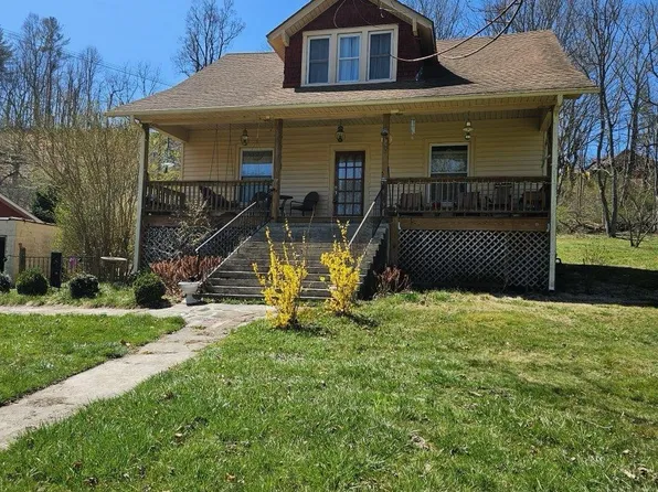 212 S Mitchell Ave, Bakersville, NC 28705