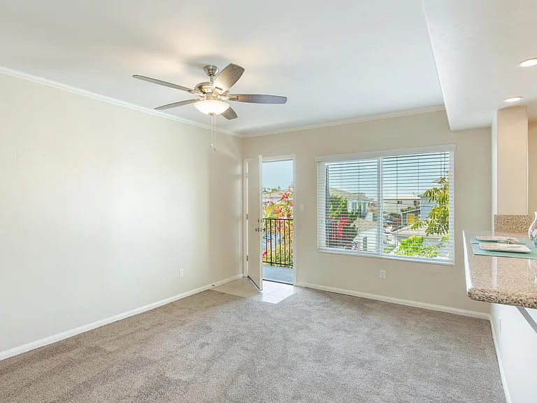 5077 Cape May Avenue San Diego, CA 92107-Oceanwalk Apartment Homes Living Room