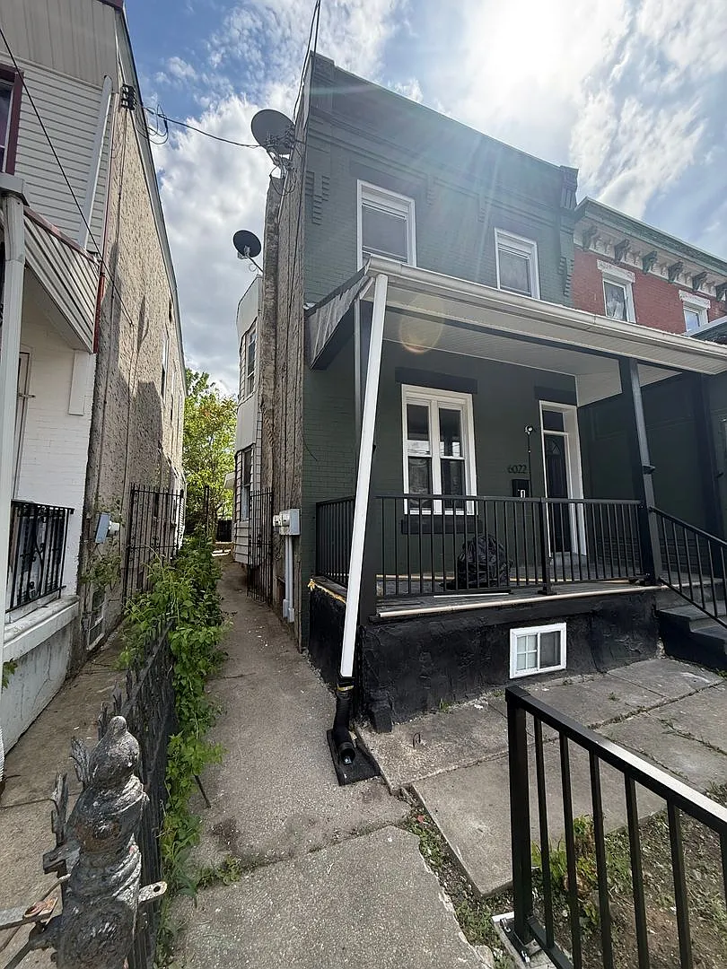Building Photo - 6022 Pine St
