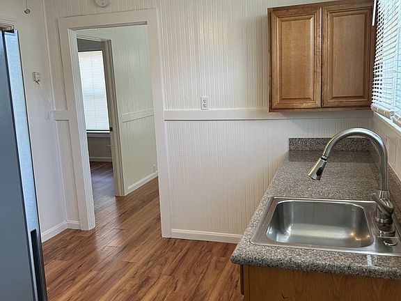5th image of 631 Sycamore Ave