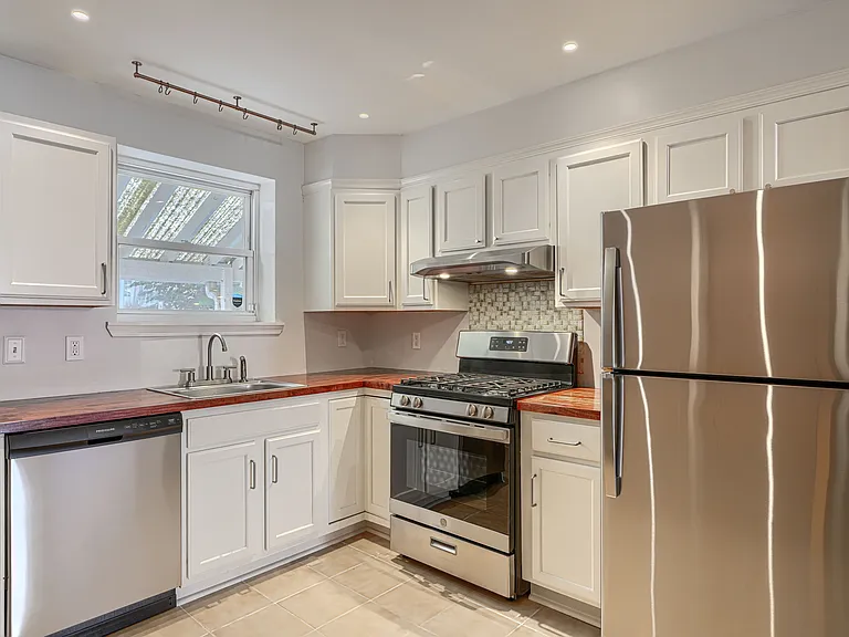 108 N Rose St — Photo 4