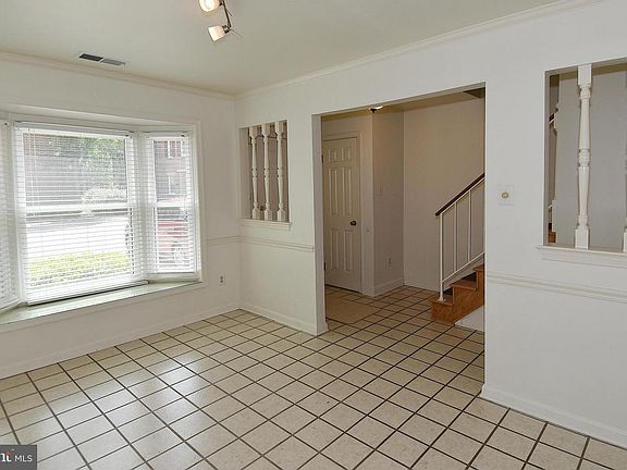 4th image of 1152 N Taylor St