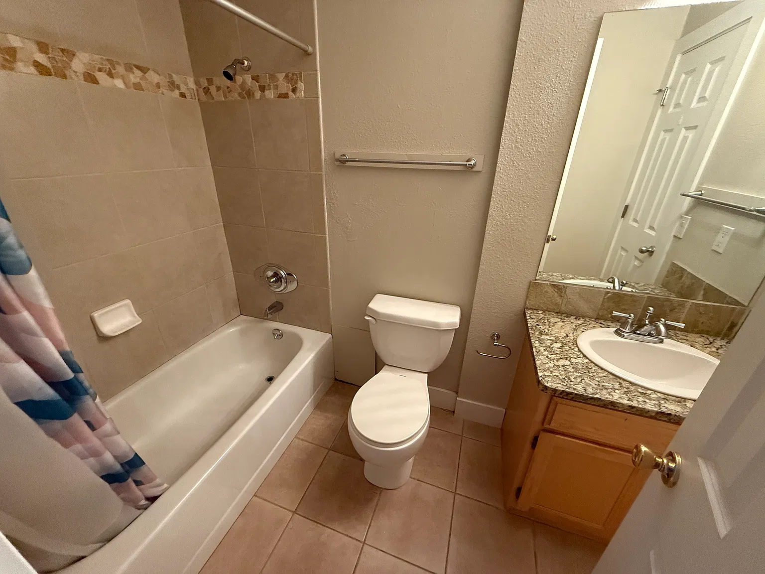4 bed, 1350 sqft, $5,400 — Photo 2