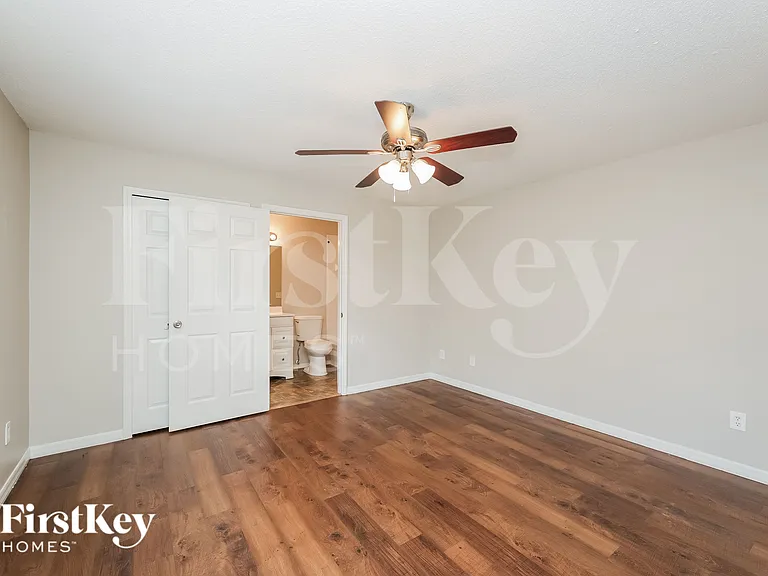 420 Clay St — Photo 7