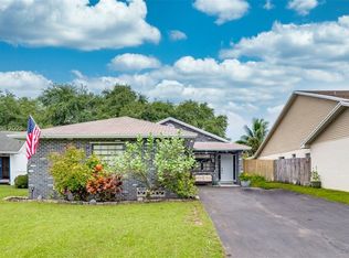 8230 SW 41st Ct, Davie, FL 33328