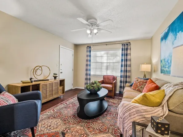 COLONIAL PLAZA APARTMENTS