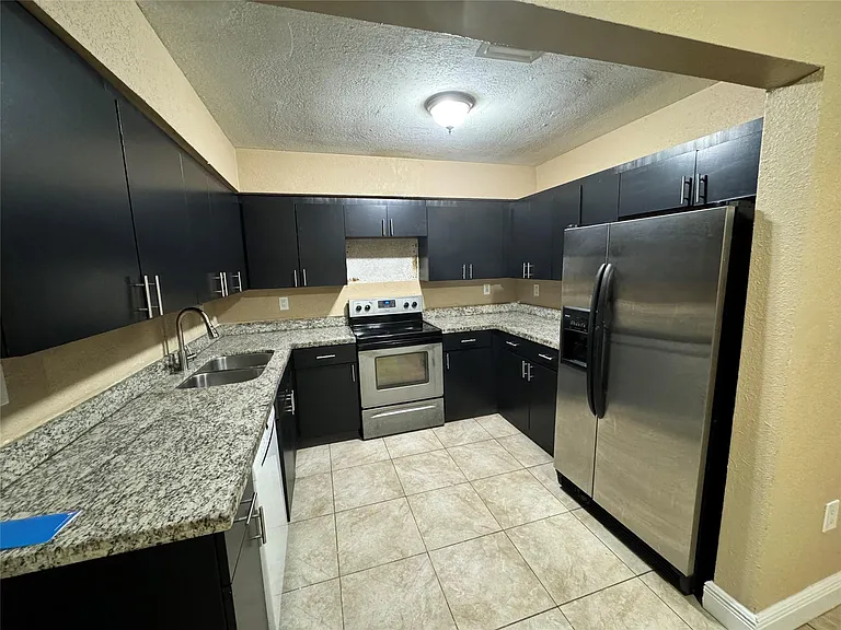 2091 Oleander Dr — Photo 4