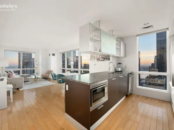 350 West 42nd Street image 5 of 19