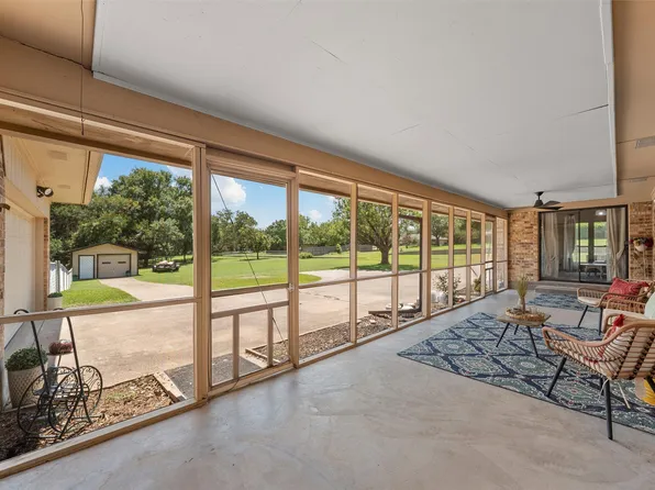 2402 White St, Clifton, TX 76634