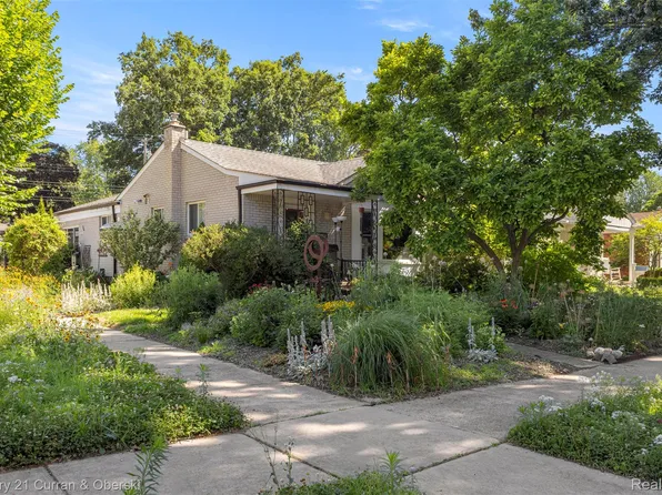 148 Park Dr, Clawson, MI 48017