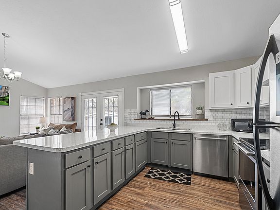 2nd image of 2108 Wilmette Dr #1B-683444
