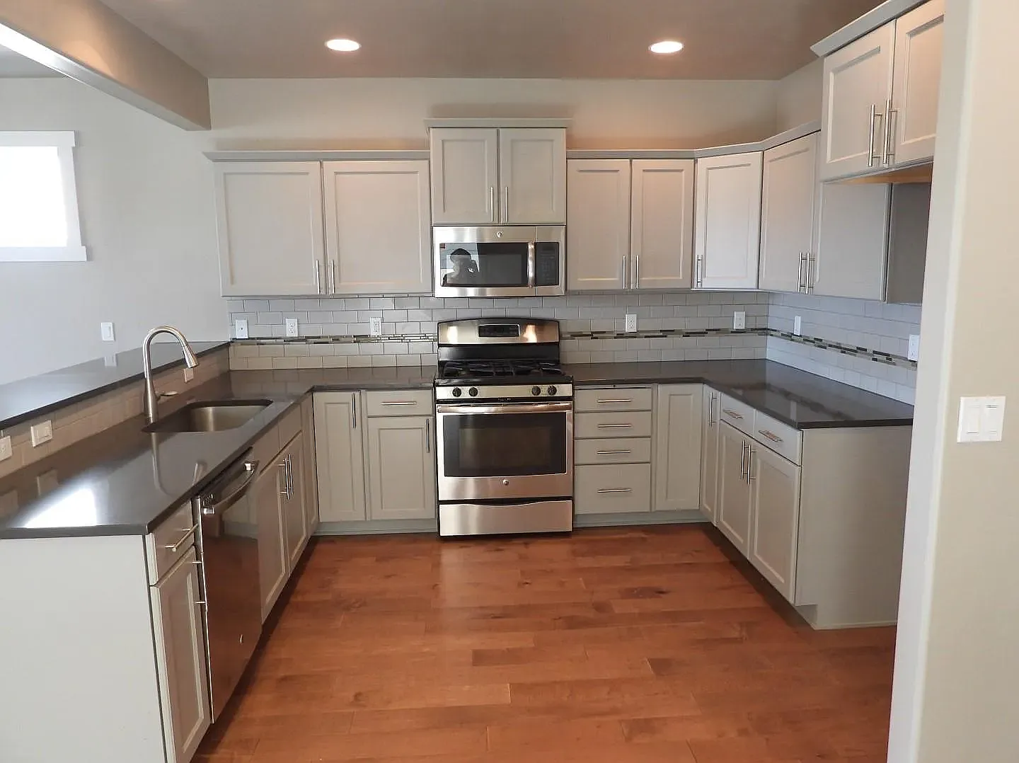 3 bed, 1787 sqft, $2,585 — Photo 4