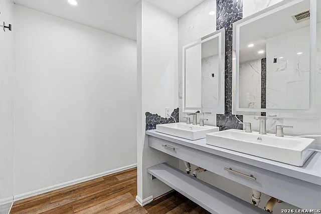 902 Amber Knl — Photo 15