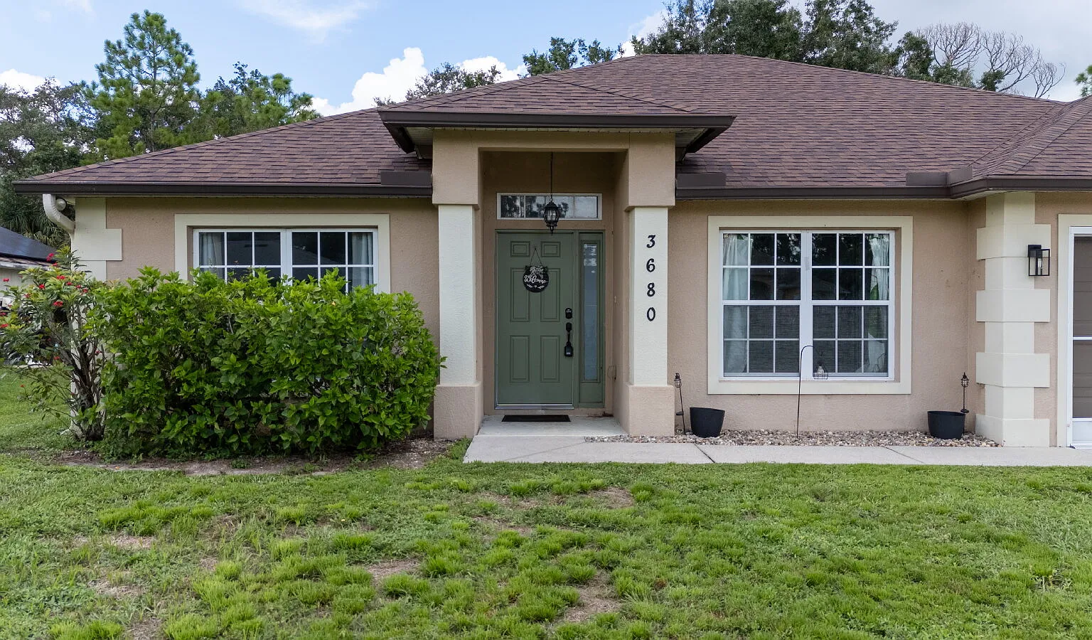3 bed, 2.0 bath, 1825 sqft, $2,350 — Photo 2