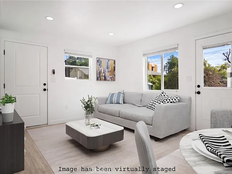 18924 Sylvan St — Photo 13