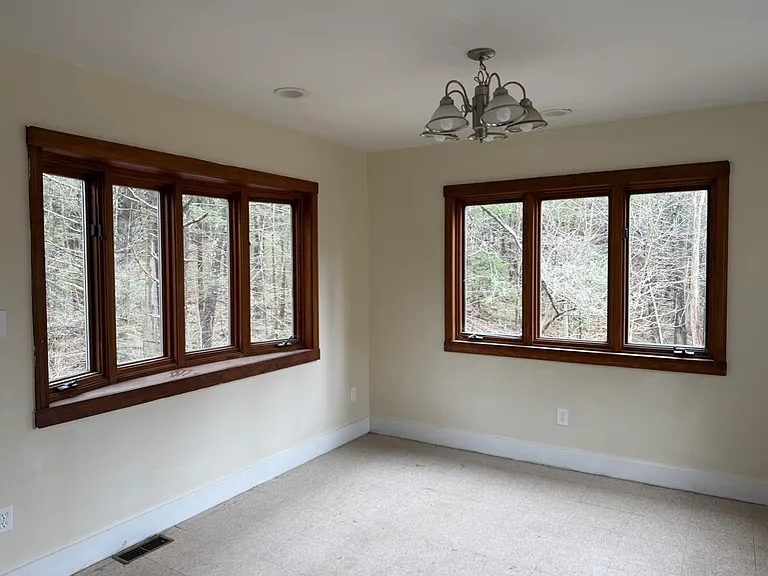 300 Amherst Rd — Photo 7