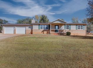 14 Renfrew Rd, Winfield, KS 67156