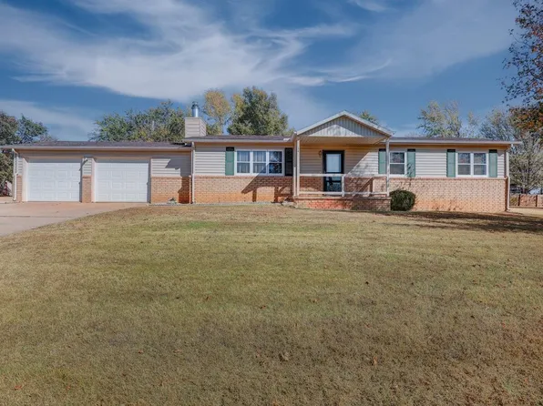 14 Renfrew Rd, Winfield, KS 67156