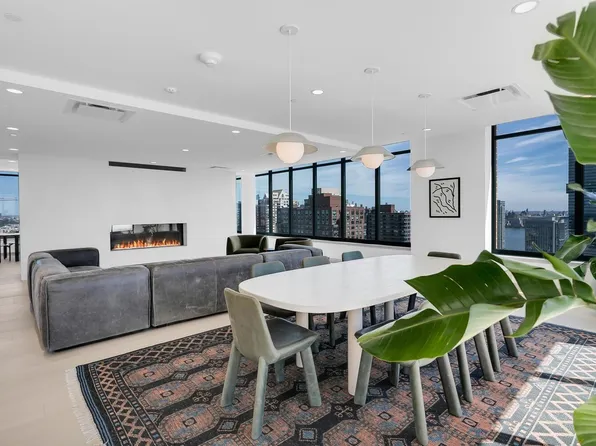 155 Bay Street image 21 of 44