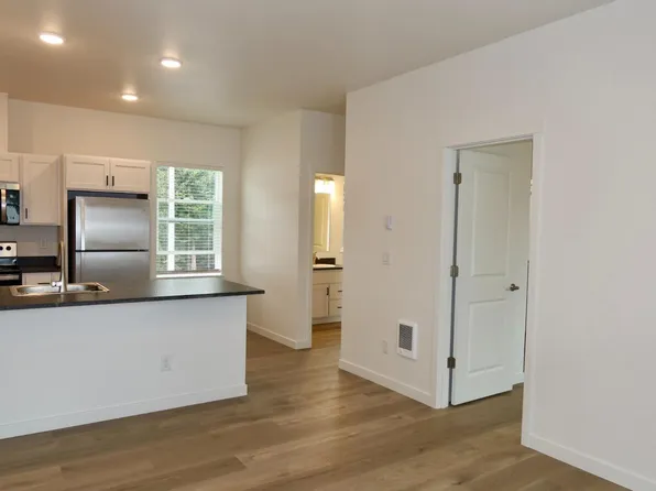 704 Elkins Way SE, Salem, OR 97306