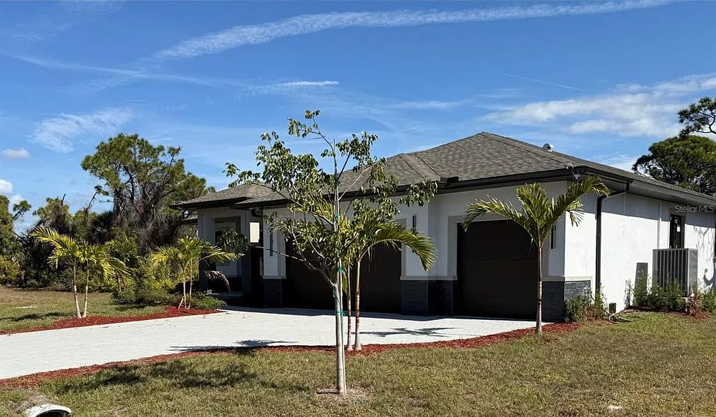 3 bed, 2.5 bath, 2100 sqft, $2,950 — Photo 2