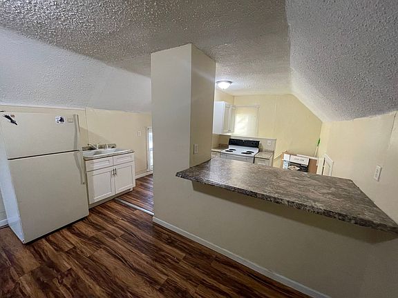 2nd image of 1402 N Ave Ne