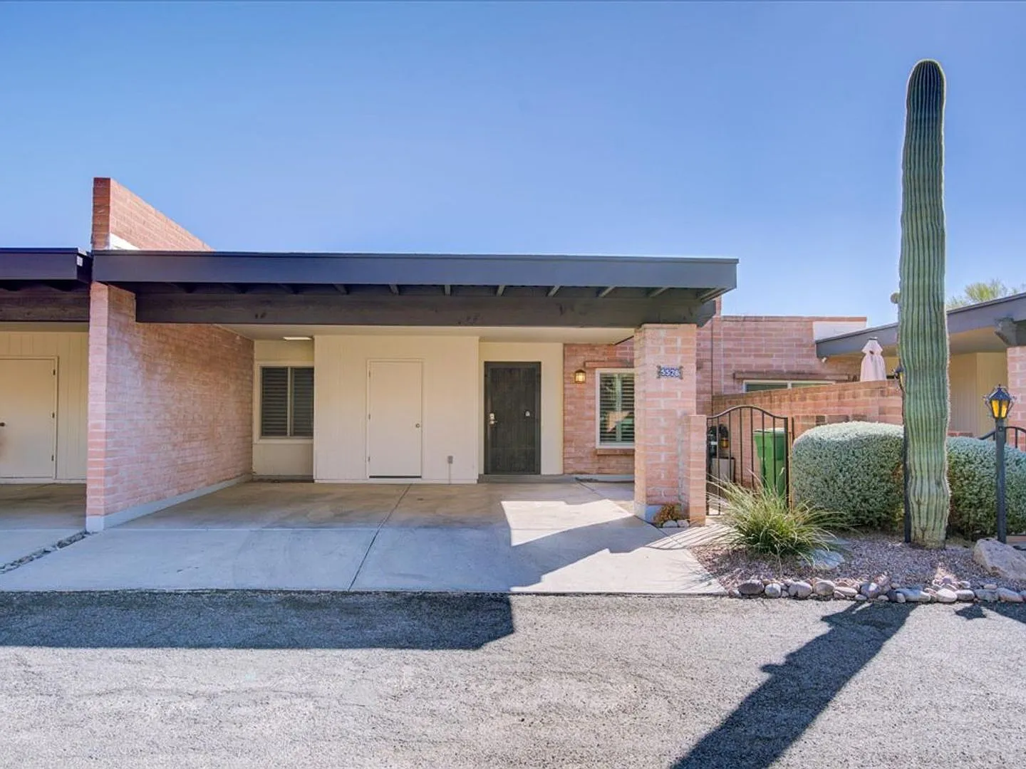 2 Bedroom 2 Bathroom — Photo 3