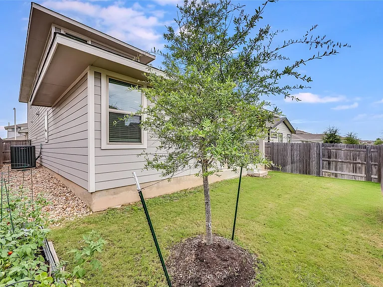 8608 McKamy Dr — Photo 30