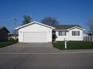 1019 Sun Valley Dr, Grand Island, NE 68801