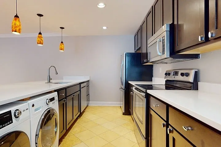 325-329 N Euclid Ave — Photo 11