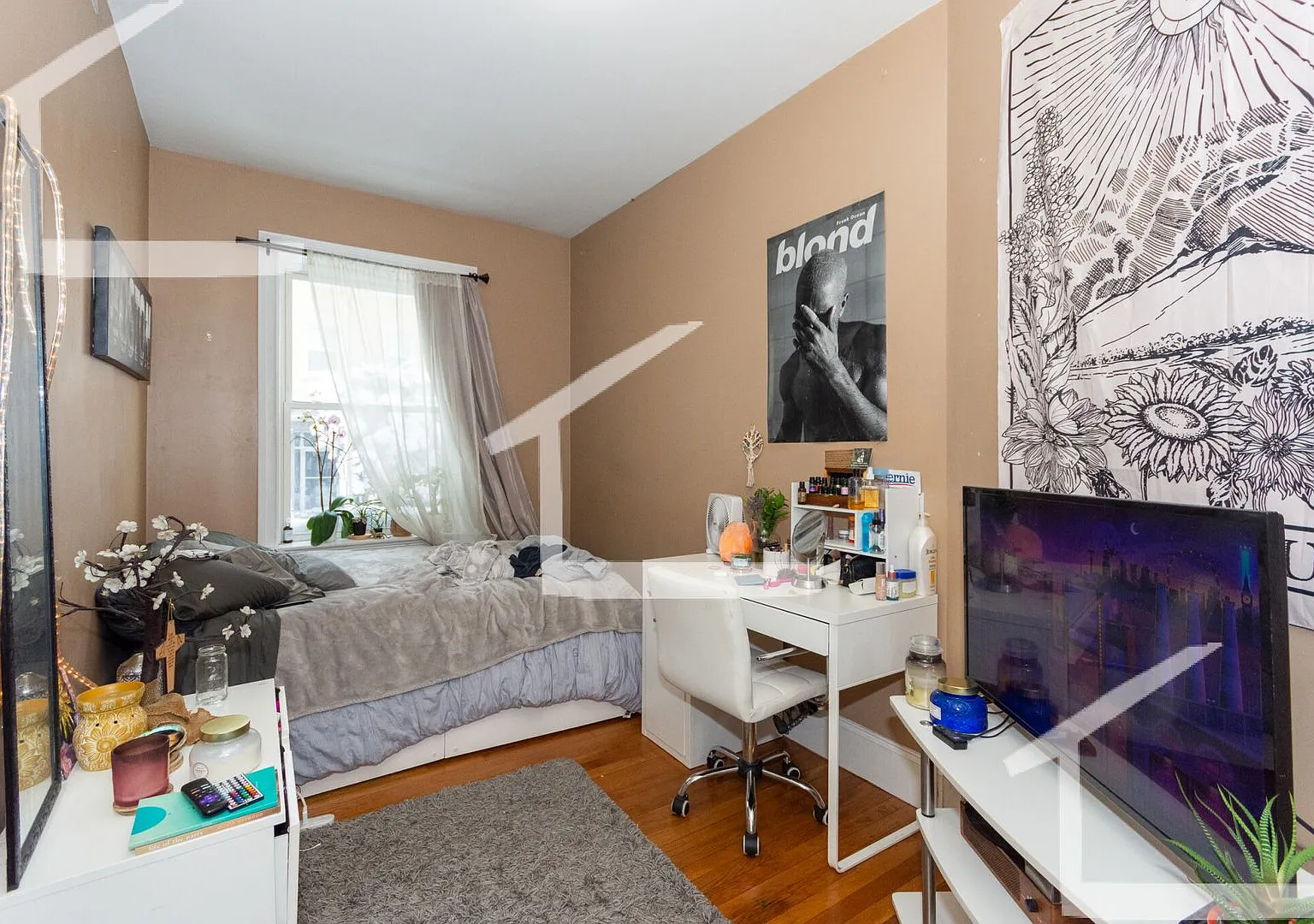Huge 4 bed 2 bath near BU and the Green Line! — Photo 4