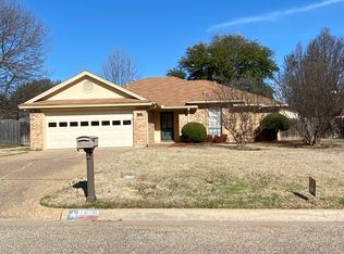 1606 W Murry Dr, Cleburne, TX 76033