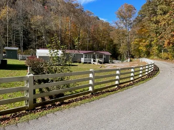 1012 Highway 2005, Pathfork, KY 40863