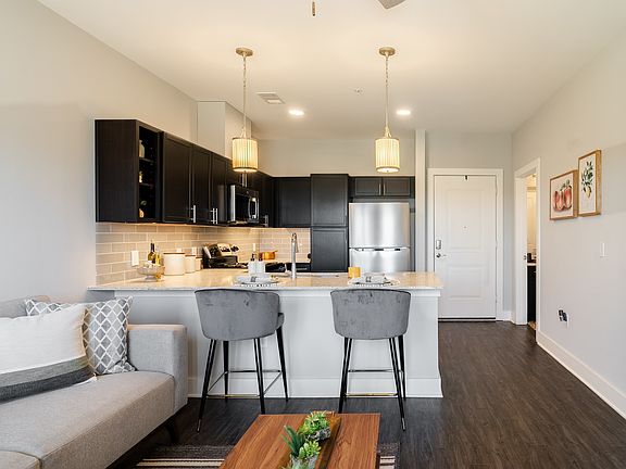 3rd image of 1500 Laurel Crossing Pkwy #320
