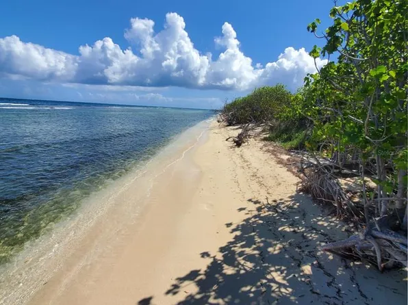 8C Barrio Frailes, Culebra, PR 00775