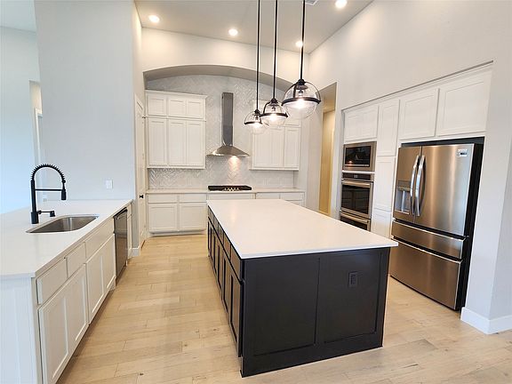 4th image of 308 Rosecomb St