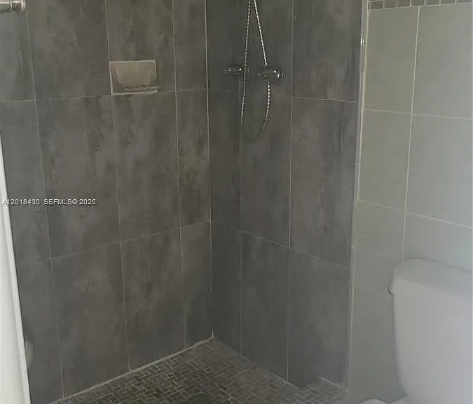 1001 NE 14th Ave #201 — Photo 14