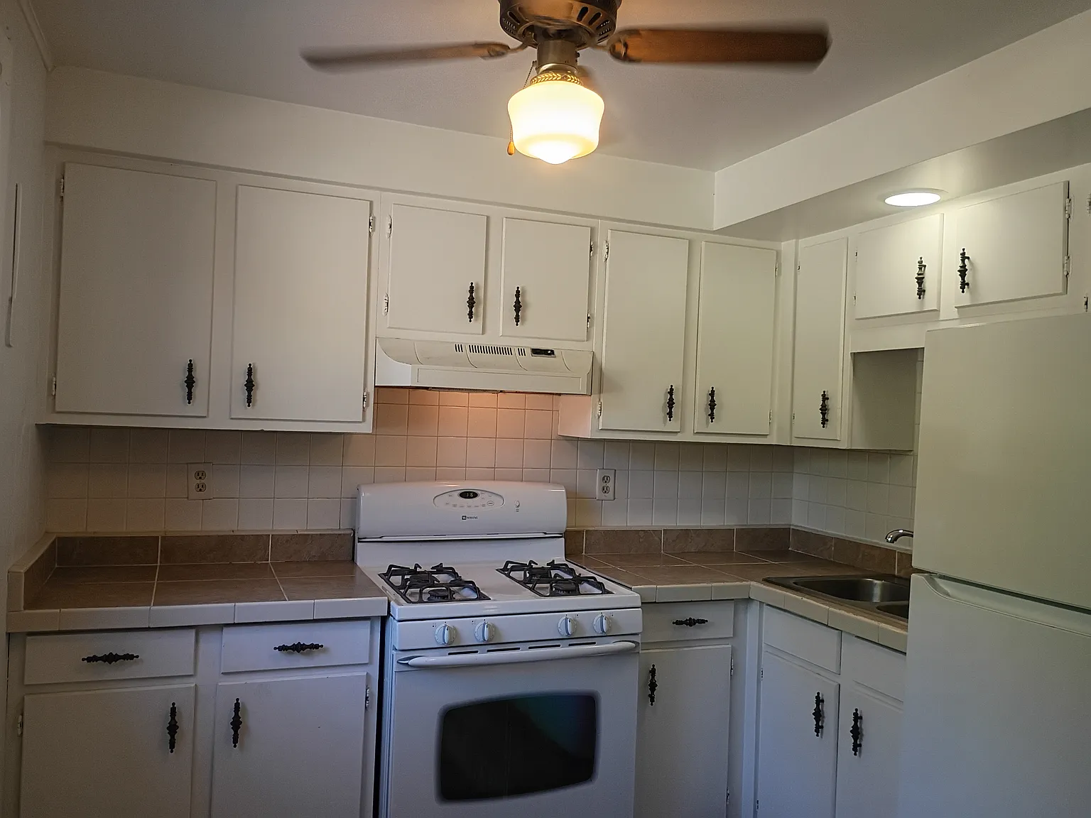 2 bed, 713 sqft, $2,250 — Photo 4