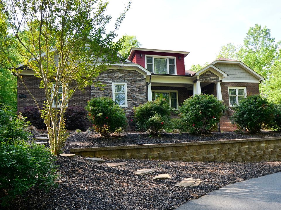 1st image of 3226 Greenbriar Dr