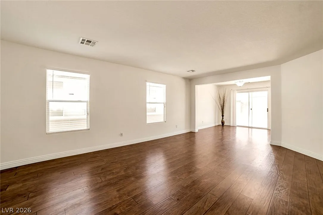 3 bed, 2.5 bath, 1675 sqft, $2,395 — Photo 2