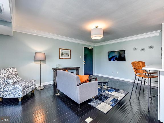 3rd image of 4371 Lee Hwy APT 404
