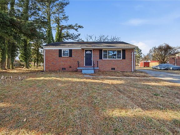 3rd image of 1010 Truman Rd